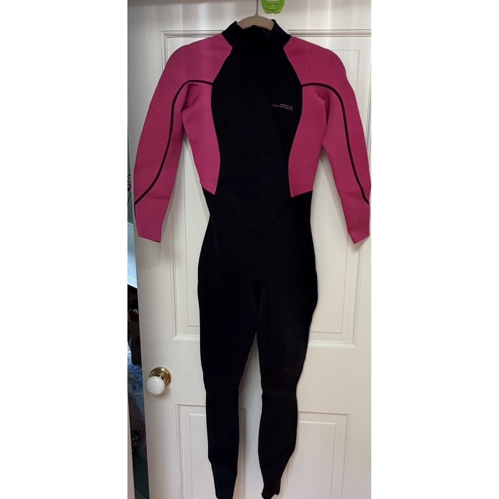 Dark Lightning Wetsuit 3/2mm Size 6 Woman's Black and Pink